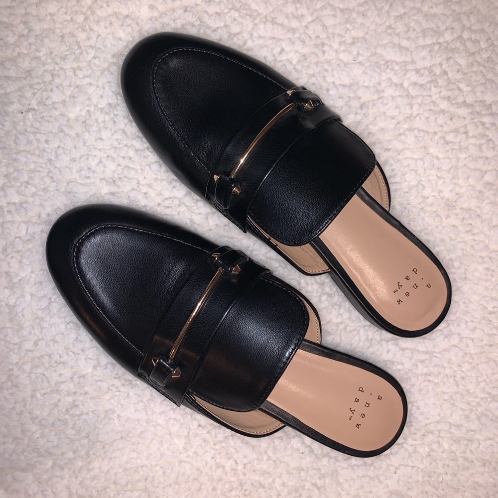Black leather Mules